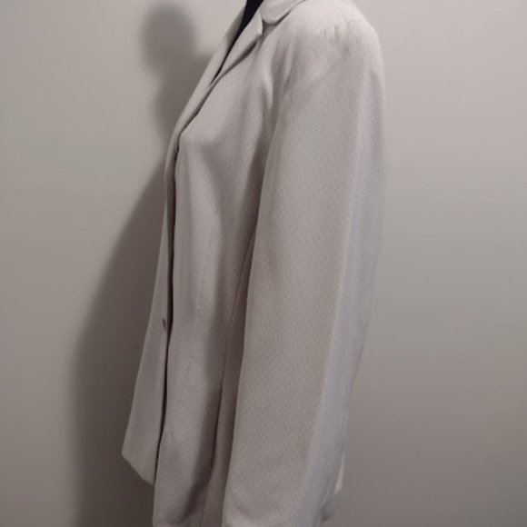 Villager "Liz Claiborne Company," 2pc Cream Color Pant Suit, Size-12, Dry Clean - Picture 5 of 6